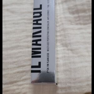 IL MAKIAGE Silver Reflective Cosmetic Box